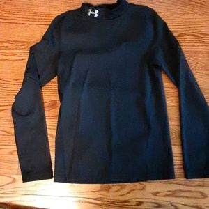 Under armor cold gear fitted long sleeve shirt. Youth medium, compression